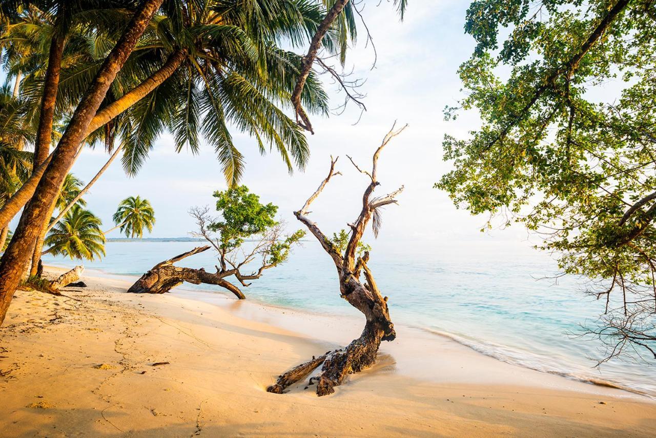 Pinang Island - Private Island Sea View Bungalows Singkil  Eksteriør billede