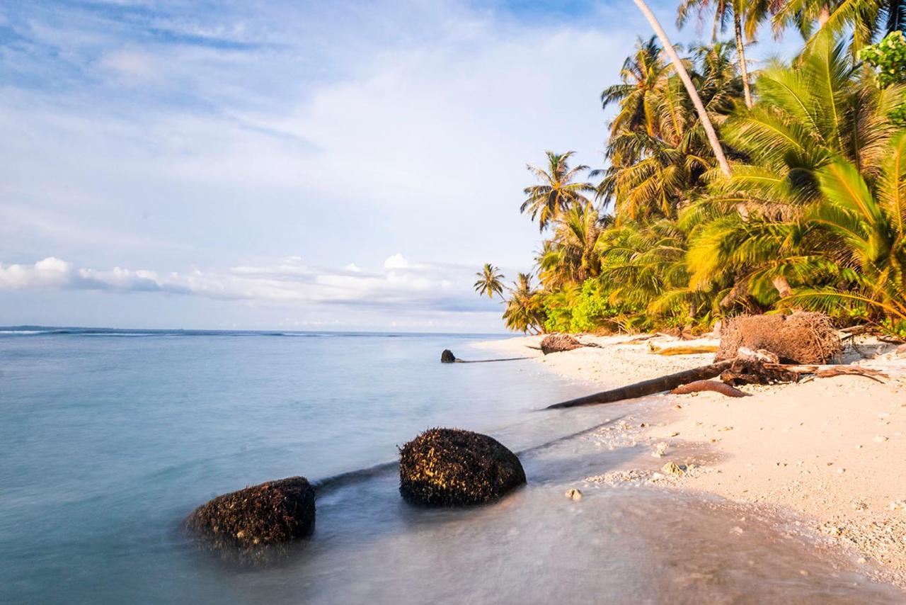 Pinang Island - Private Island Sea View Bungalows Singkil  Eksteriør billede
