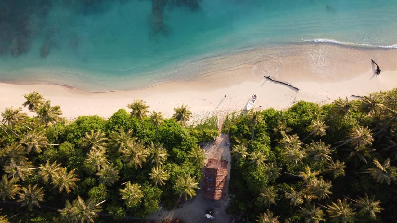 Pinang Island - Private Island Sea View Bungalows Singkil  Eksteriør billede
