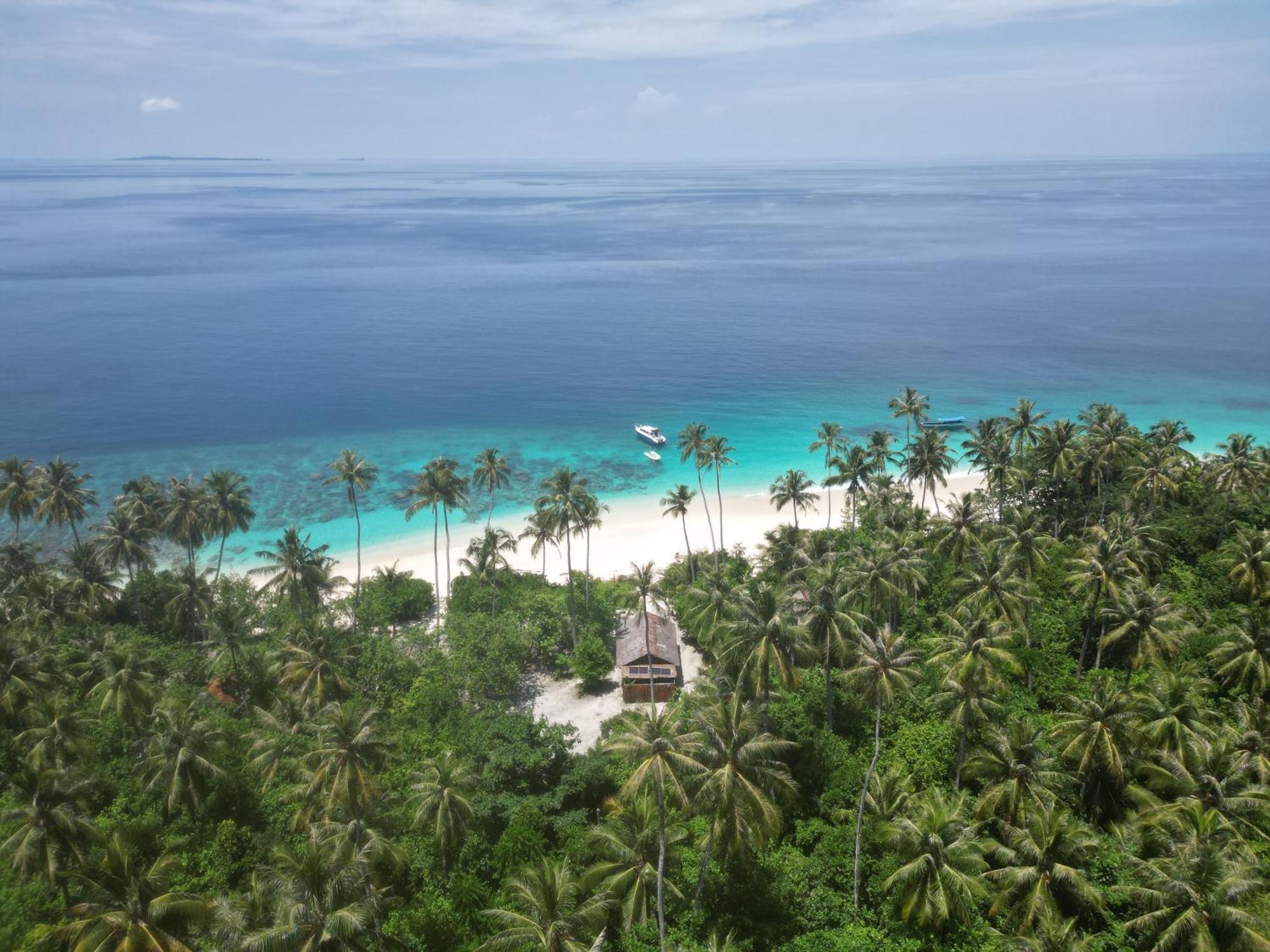 Pinang Island - Private Island Sea View Bungalows Singkil  Eksteriør billede