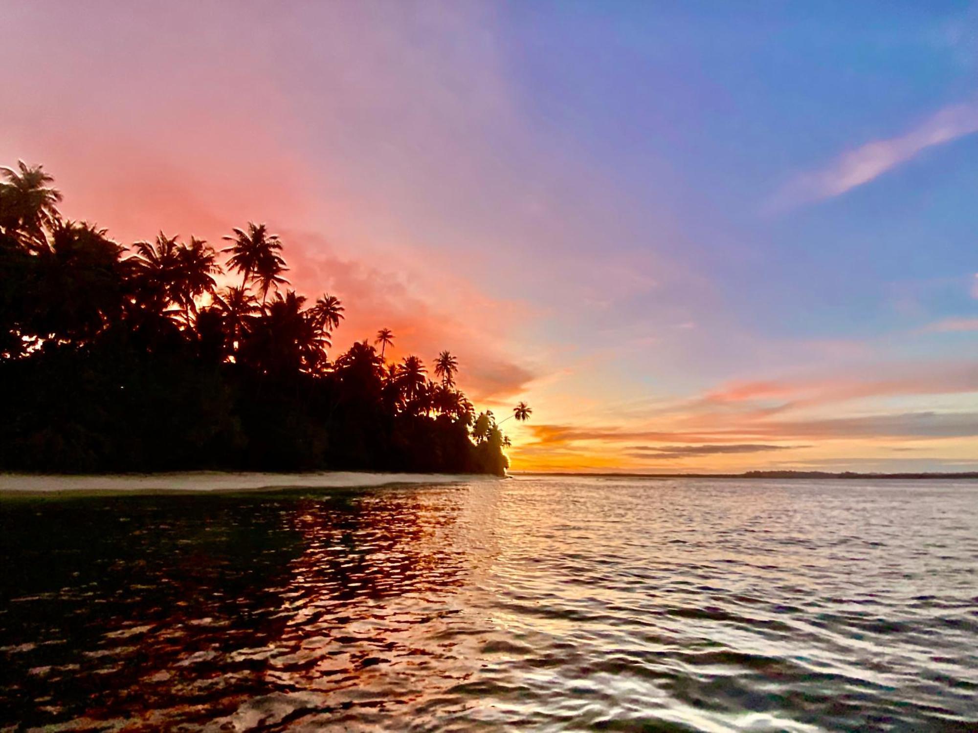 Pinang Island - Private Island Sea View Bungalows Singkil  Eksteriør billede