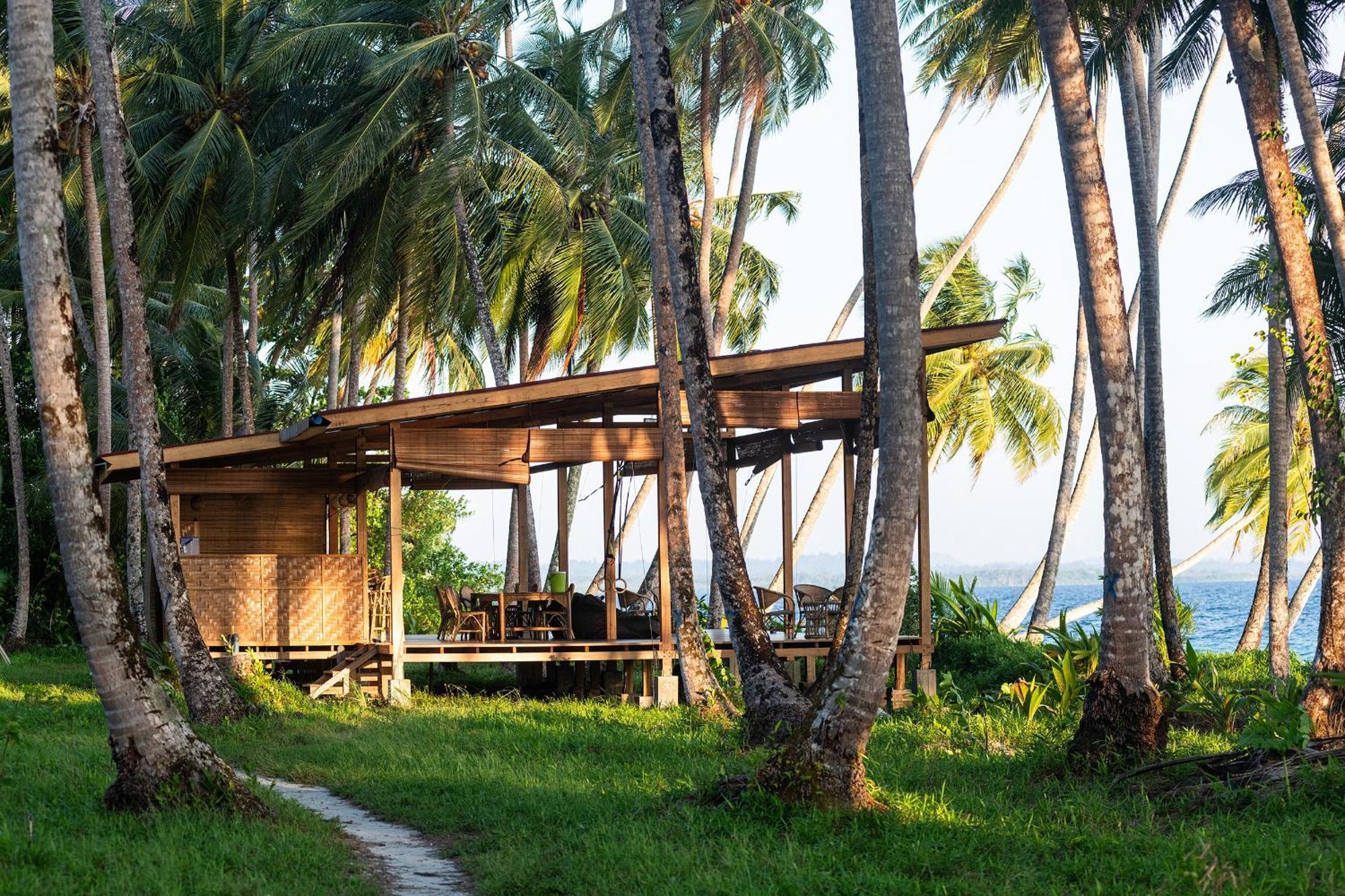 Pinang Island - Private Island Sea View Bungalows Singkil  Eksteriør billede
