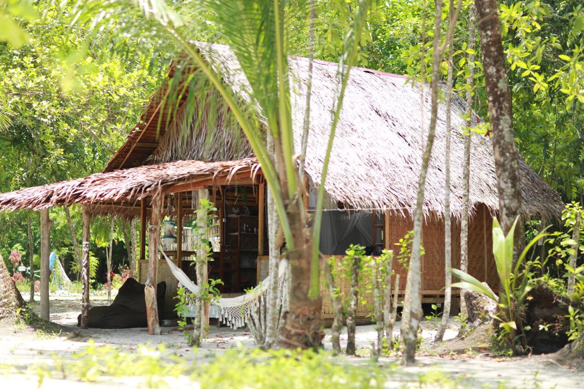 Pinang Island - Private Island Sea View Bungalows Singkil  Eksteriør billede