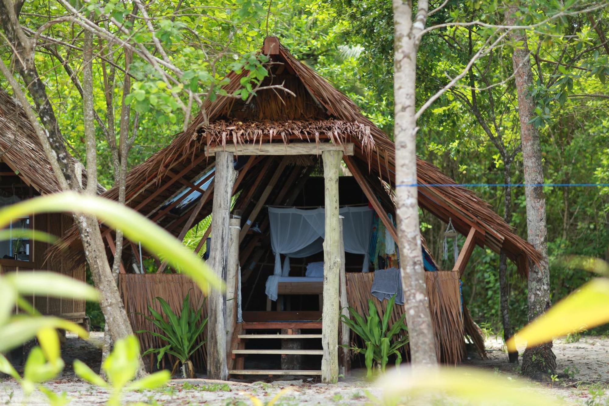 Pinang Island - Private Island Sea View Bungalows Singkil  Eksteriør billede