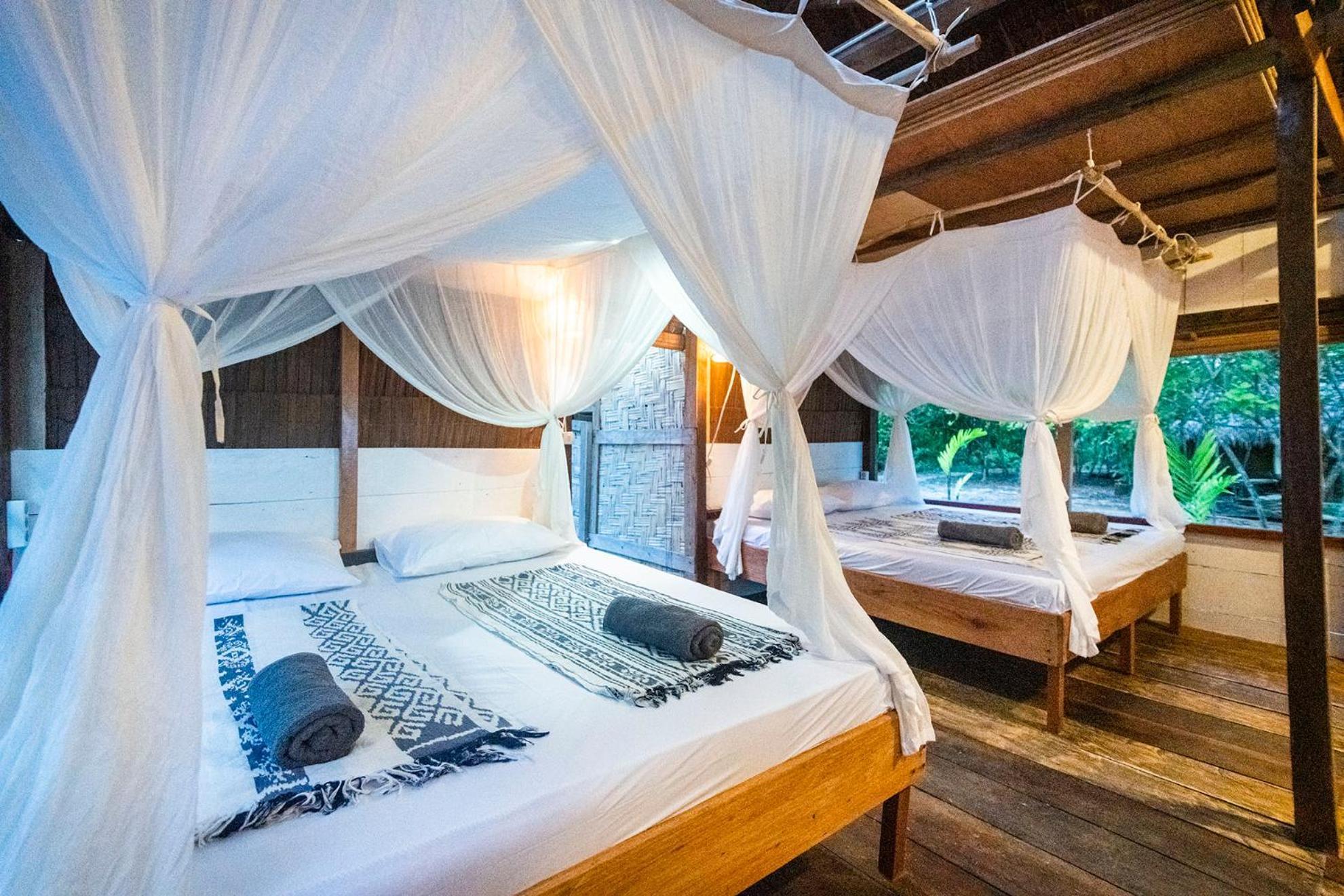 Pinang Island - Private Island Sea View Bungalows Singkil  Eksteriør billede
